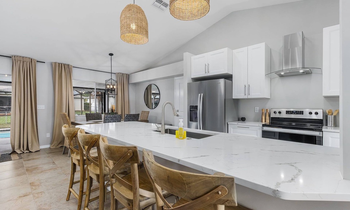 San Carlos Park House | ★ Heated Salt-Water Pool Kid Friendly Near Beach CLEAN ★