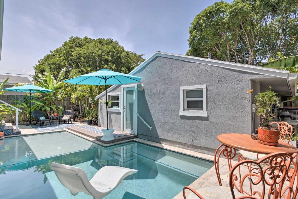 Delray Beach House | Heated Saltwater Pool and Bar Del Ray Cottage!