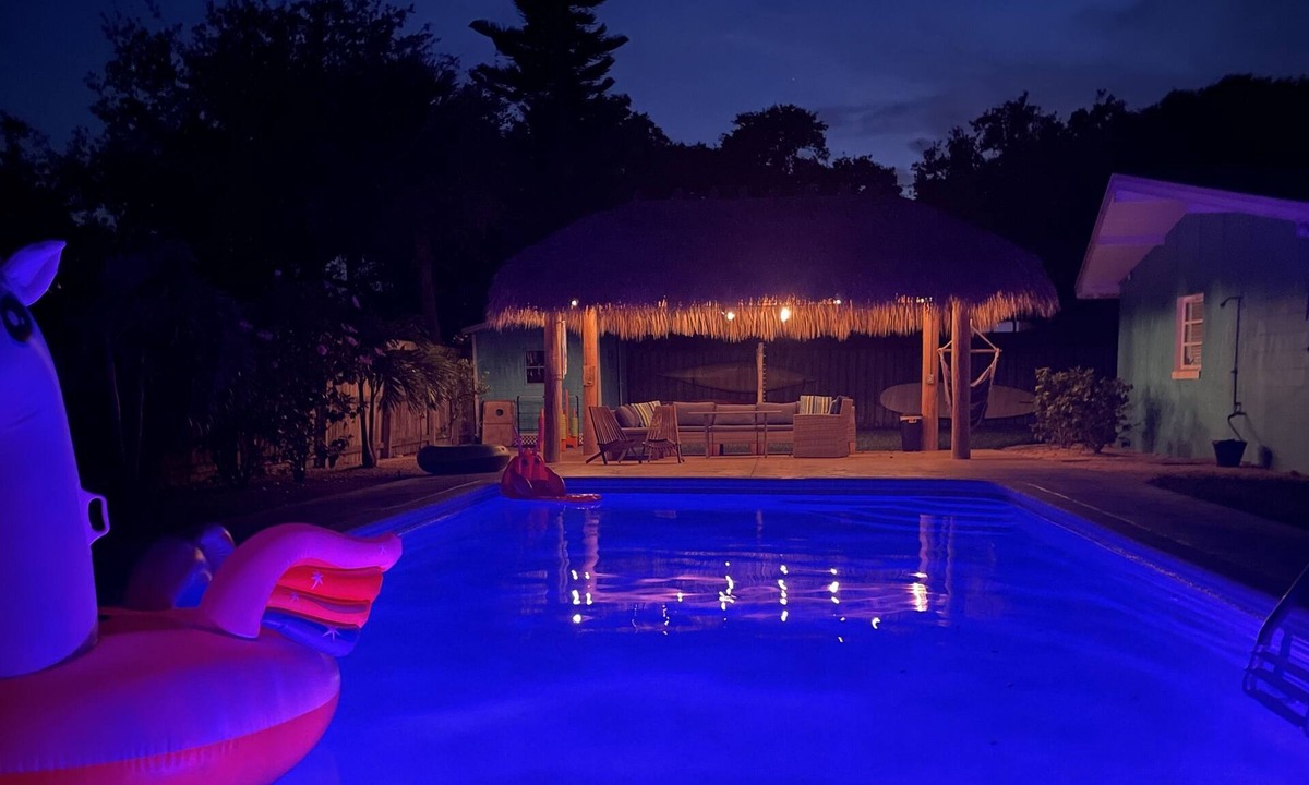 Cocoa Isles House | HeatedLargePool~Walk2Beach~FirePit~MiniGolf~2Kings~BeachGear~TikiHut~Bikes~Games