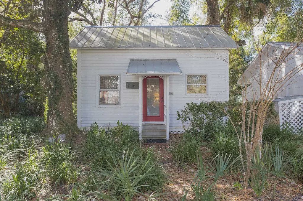 Micanopy Cabin | Herlong Mansion Bed and Breakfast Inn - Carriage House