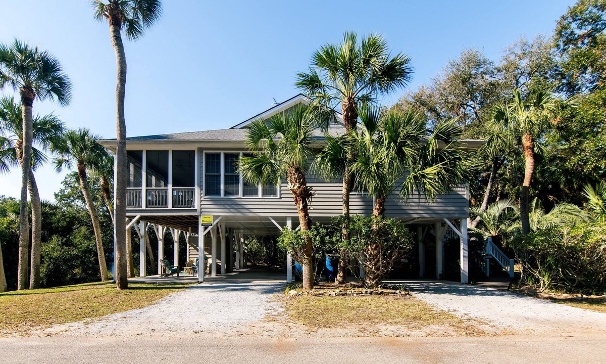 Edisto Island House | Herondipity: Charming dog-friendly getaway 300 yards from beach with lovely Screened Porch on lagoon