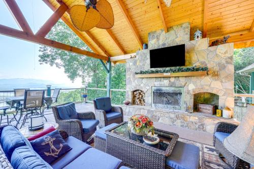 Hiawassee House | Hiawassee Home w/Fire Pit & Furnished Deck!