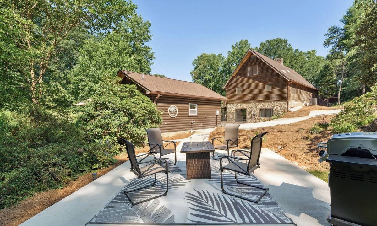 Hickory Apartment | Hickory Hideaway: Pet-Friendly Haven w/Fire Pit!