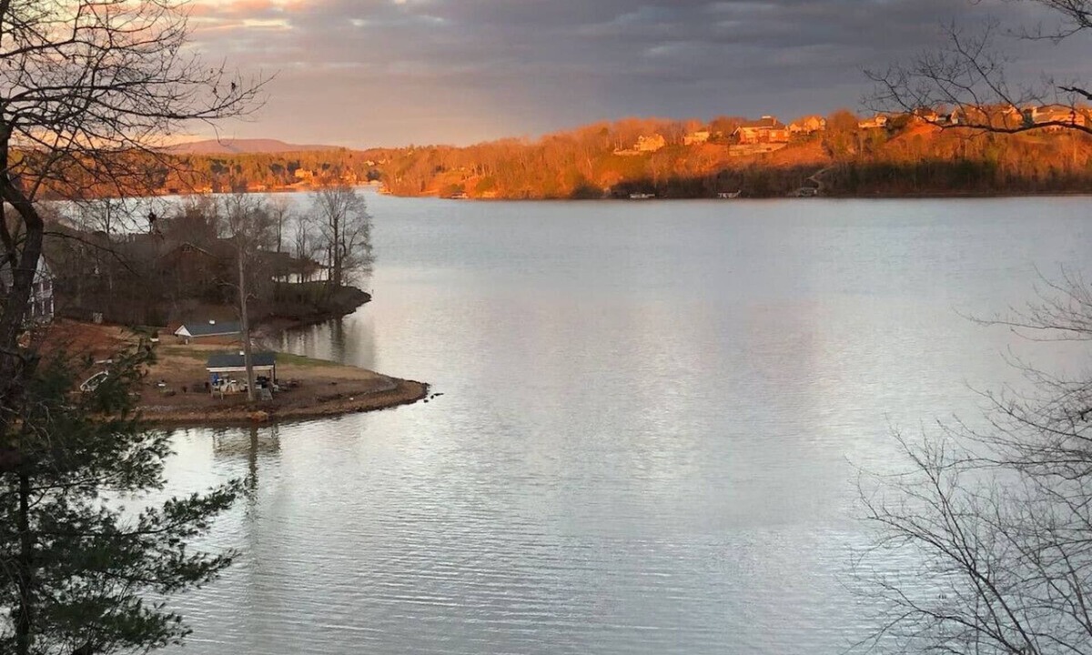 Hickory House | Hickory Home Near Downtown & Lake + Pet Friendly