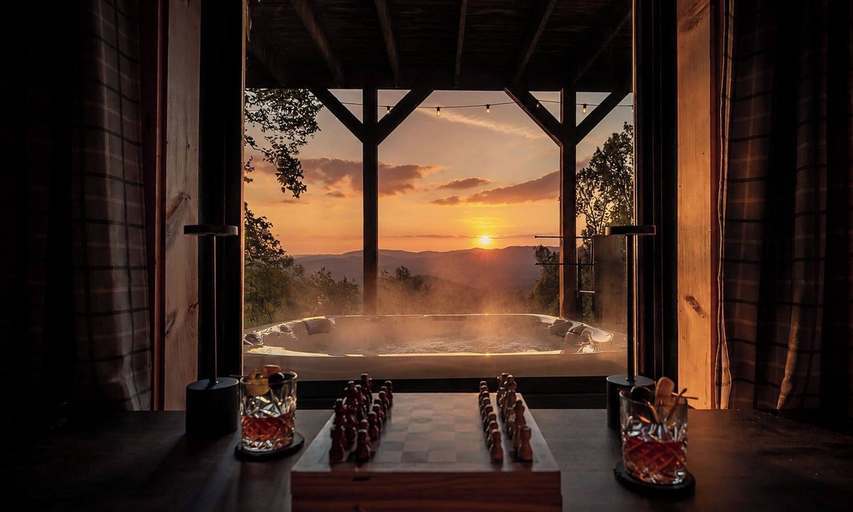 Walnut Mountain Cabin | Highland Pines Overlook -Hot Tub, Sauna, Fire Pit, Games and UNBEATABLE VIEWS