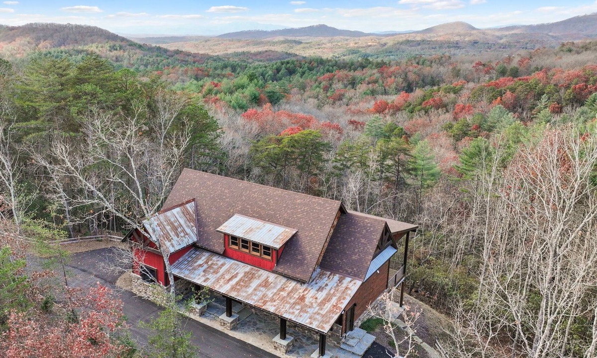 Morganton Cabin | Highland Red House - NEW construction luxury lodge with Mountain Views
