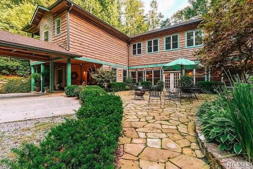 Scaly Mountain House | Highlands Retreat 7 Suite Mountain Home