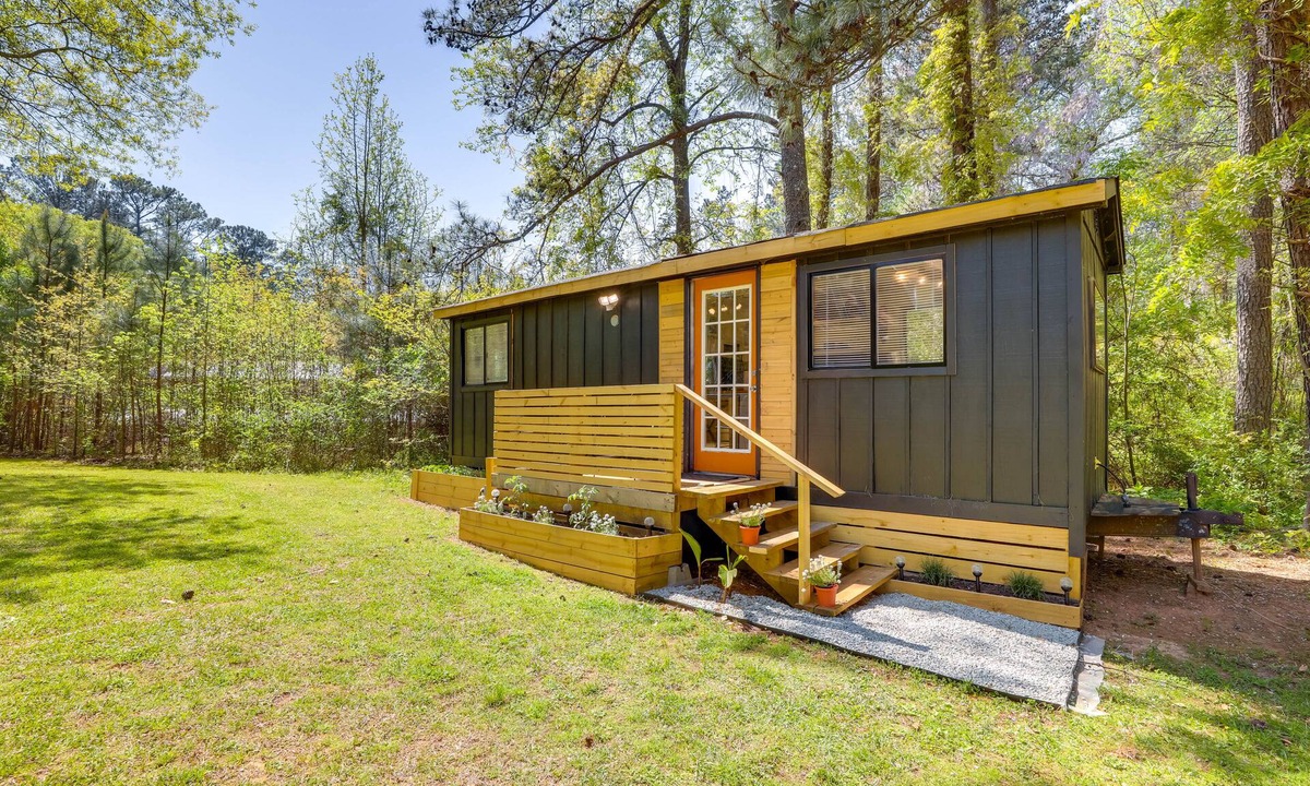 Lithonia Cabin | Hike On-Site: Georgia Tiny Home on Farm Retreat