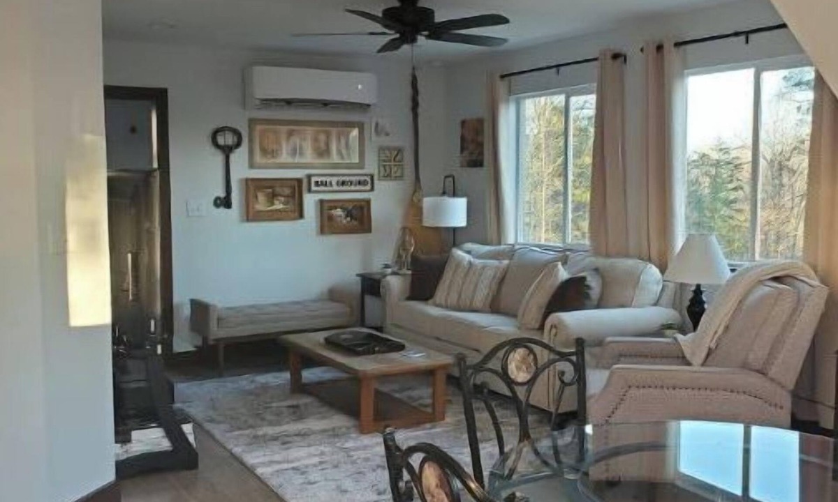 Ball Ground House | Hillside guesthouse- 2 guests, 1 relaxing time