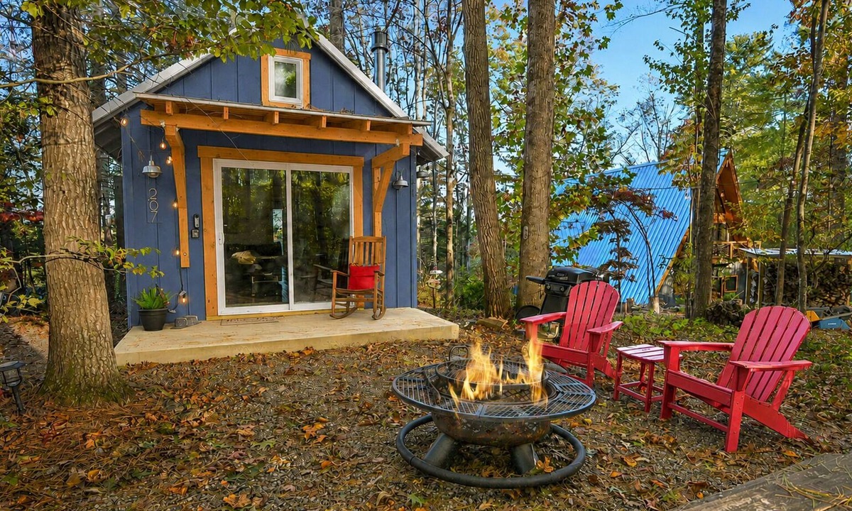 Valley Hill Cottage | Hilltop Nest | Cozy 1BR Cottage Near Downtown Hendersonville