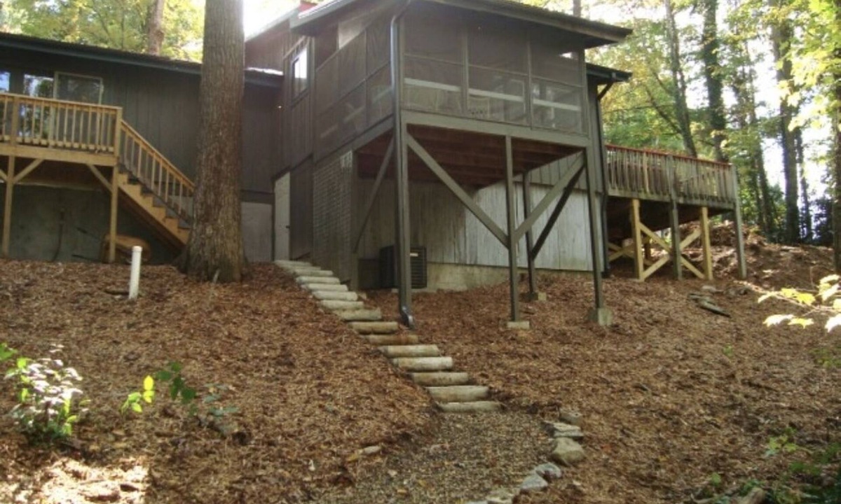 Hendersonville House | Historic Asheville/Hendersonville area Cabin with Hot Tub & Firepit