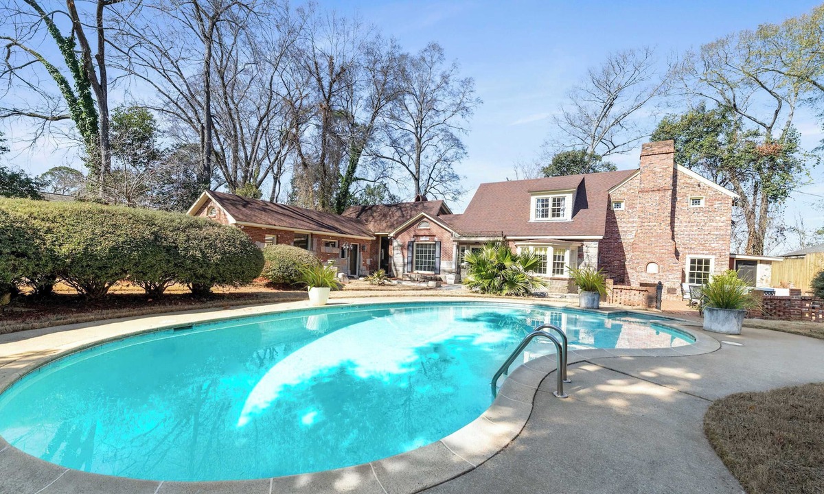Columbus House | Historic Brick Retreat w/ Sauna, Pool & Games