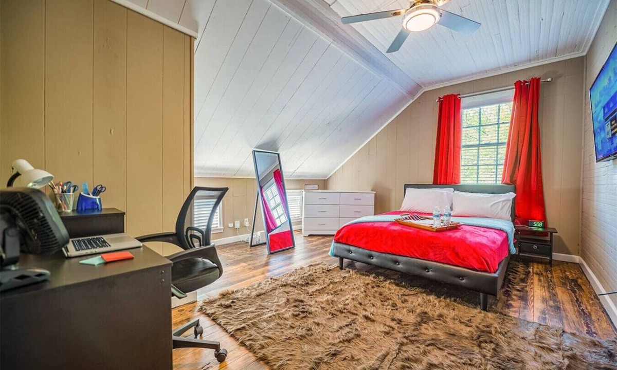 Cabbagetown Apartment | Historic Cabbagetown by FIFA Stadium, walk to Eastside BeltLine, Krog St. Market