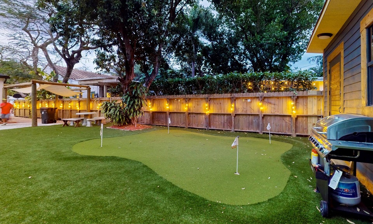 Poinciana Park House | Historic charmer with mini golf course, sauna & ping-pong