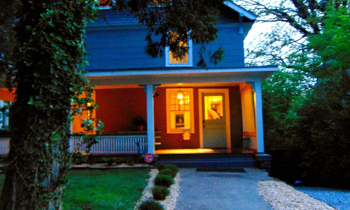 Historic Montford House | Historic Montford house - Walk to downtown Sleeps 6