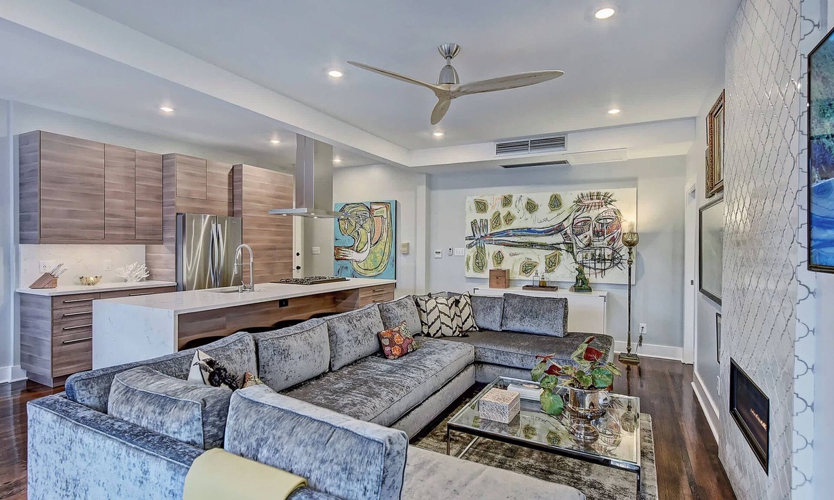Cherry Condo | Historic Myers Park 2BR Apartment · Sunroom, Balcony & Free Parking Near Uptown