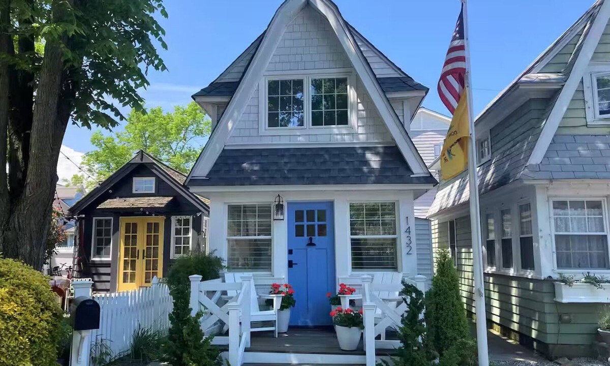 Riviera House | Historic OCNJ Dutchess of Dollhouse Row - By the Bay-2BR, Sleeps 4