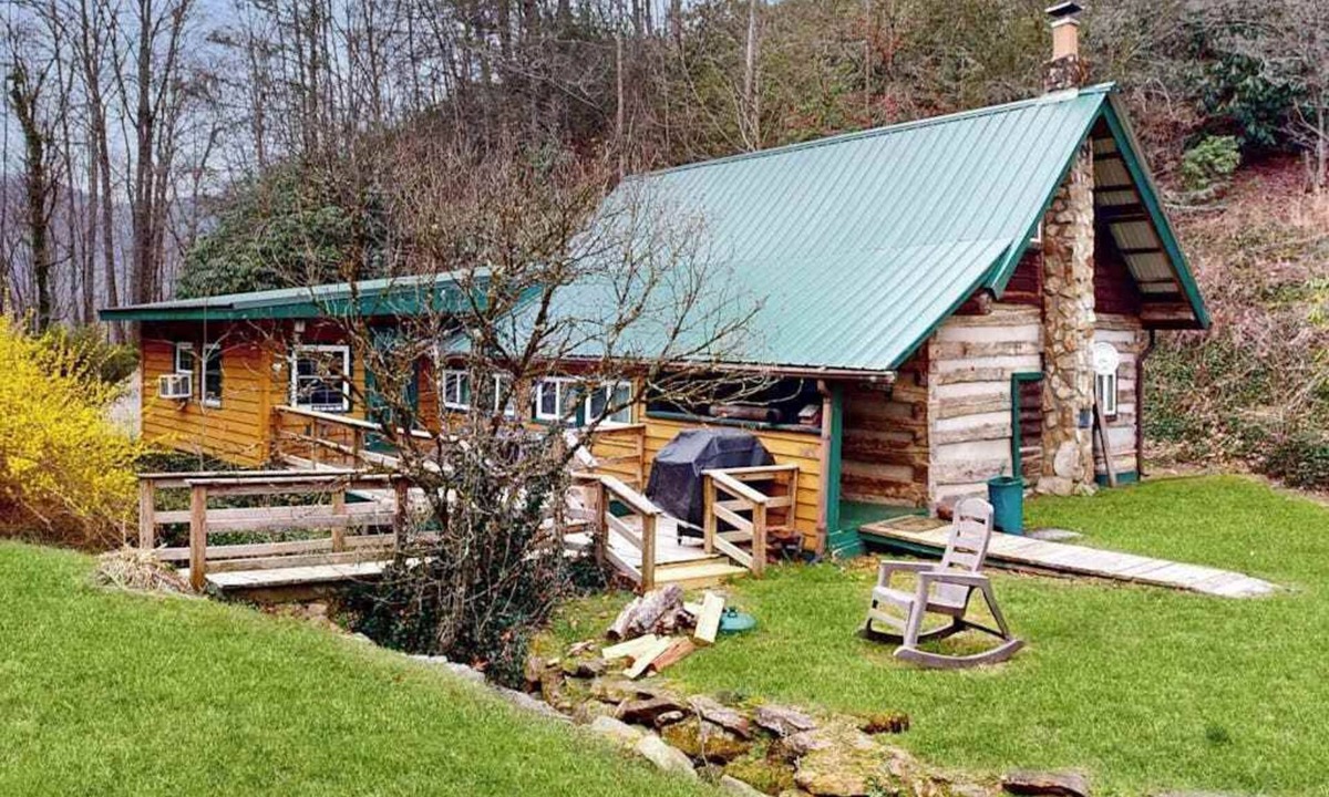 Sylva House | Historic, private log cabin w/deck, fireplace & wood stove - one dog OK