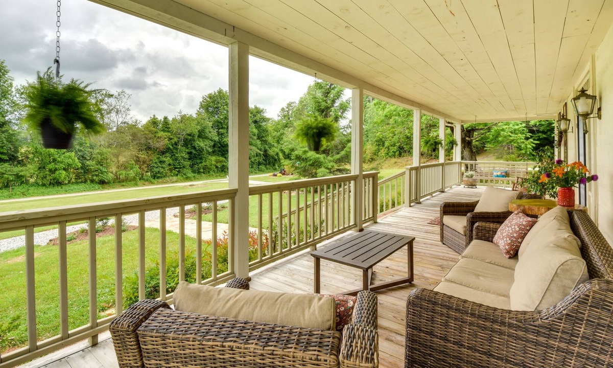 Mountain Rest House | Historic South Carolina Home w/ Covered Porch