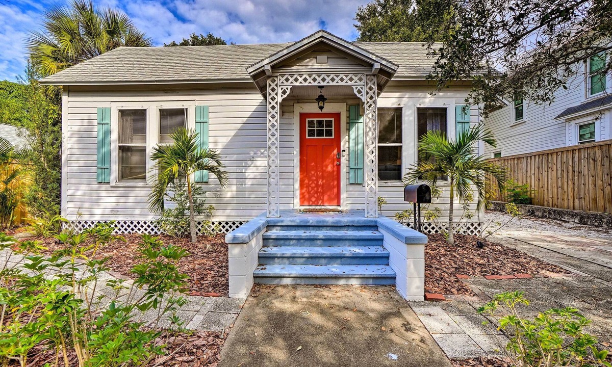 Tarpon Springs Cottage | Historic Tarpon Springs Abode ~ 3 Mi to Beach