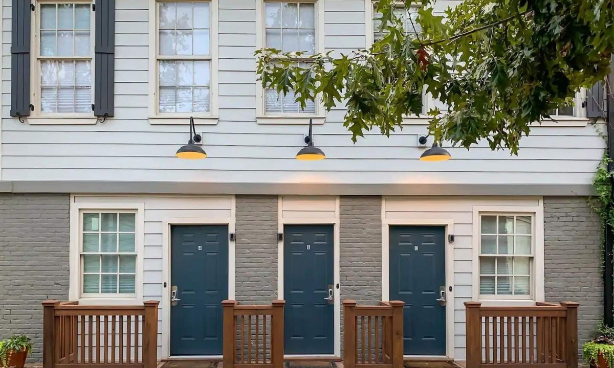 Savannah Victorian District Apartment | Historic Victorian District Retreat Sleeps 9!