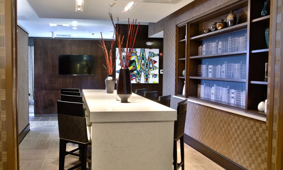 Paw Creek Hotel | Holiday Inn Charlotte Airport by IHG
