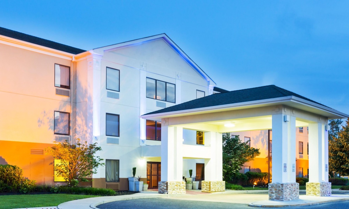 Westampton Hotel | Holiday Inn Express & Suites Burlington - Mount Holly, an Ihg Hotel