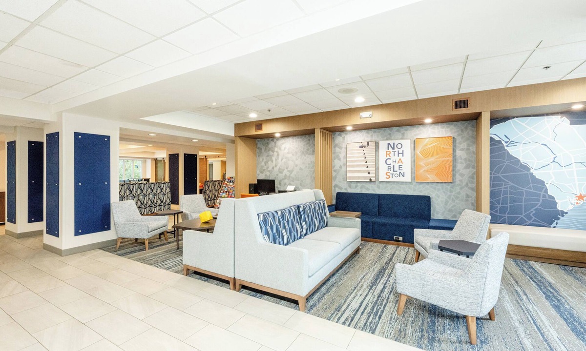 North Charleston Hotel | Holiday Inn Express & Suites Charleston - Northwoods by IHG