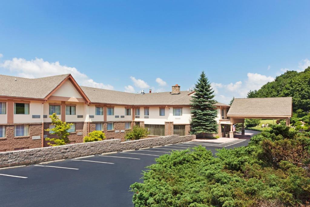 Blowing Rock Resort | Holiday Inn Express Blowing Rock South by IHG
