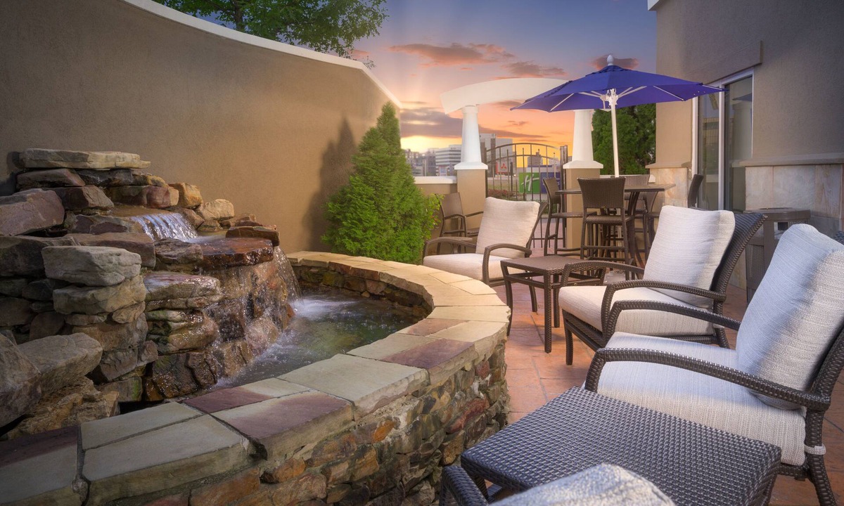 Downtown Chattanooga Hotel | Holiday Inn Express Hotel & Suites Chattanooga Downtown by IHG