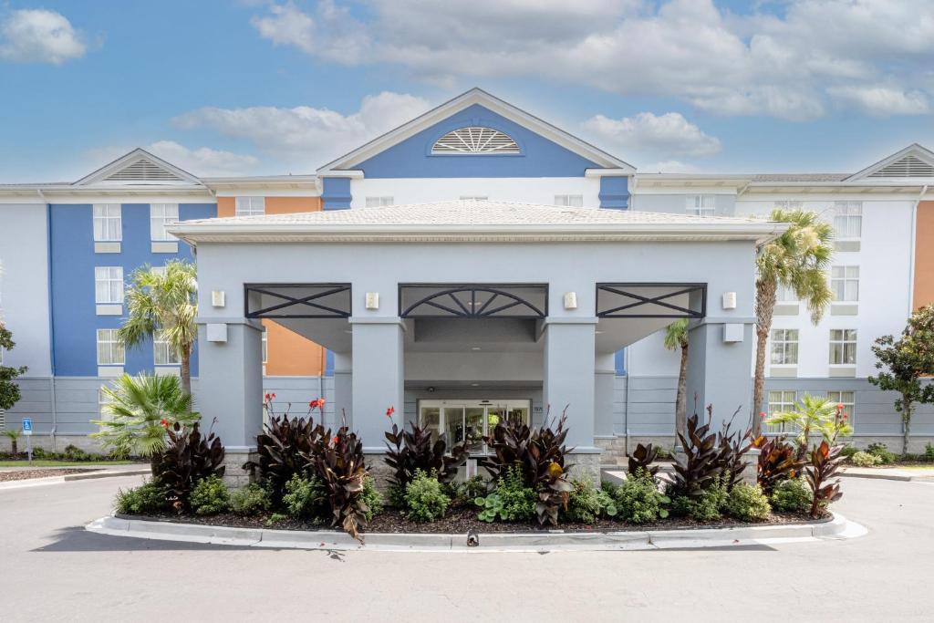 North Charleston Hotel | Holiday Inn Express Hotel & Suites Charleston - Northwoods by IHG