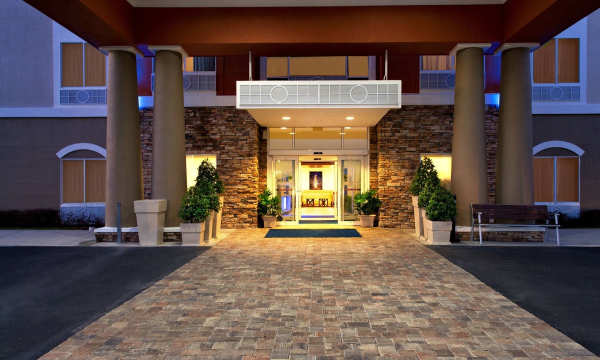 Lake Wales Hotel | Holiday Inn Express Lake Wales N-Winter Haven by IHG