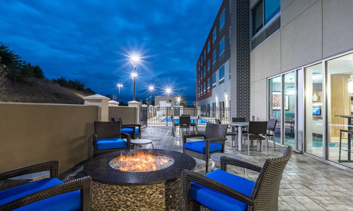 Gainesville Hotel | Holiday Inn Express & Suites Gainesville - Lake Lanier Area by IHG