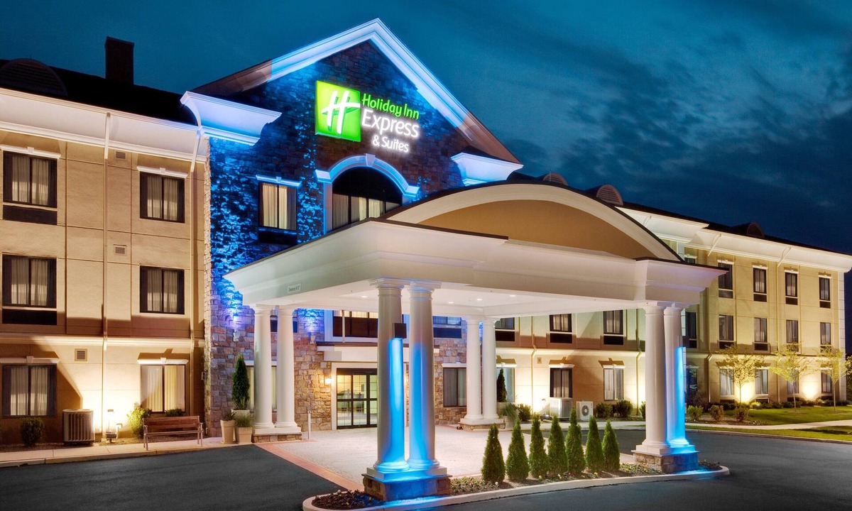 Warminster Hotel | Holiday Inn Express & Suites Warminster - Horsham by IHG