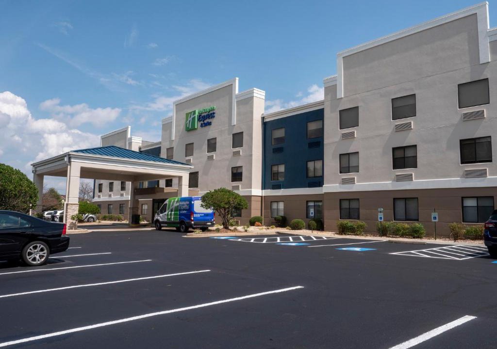 Greenville Hotel | Holiday Inn Express & Suites Greenville Airport i85 by IHG