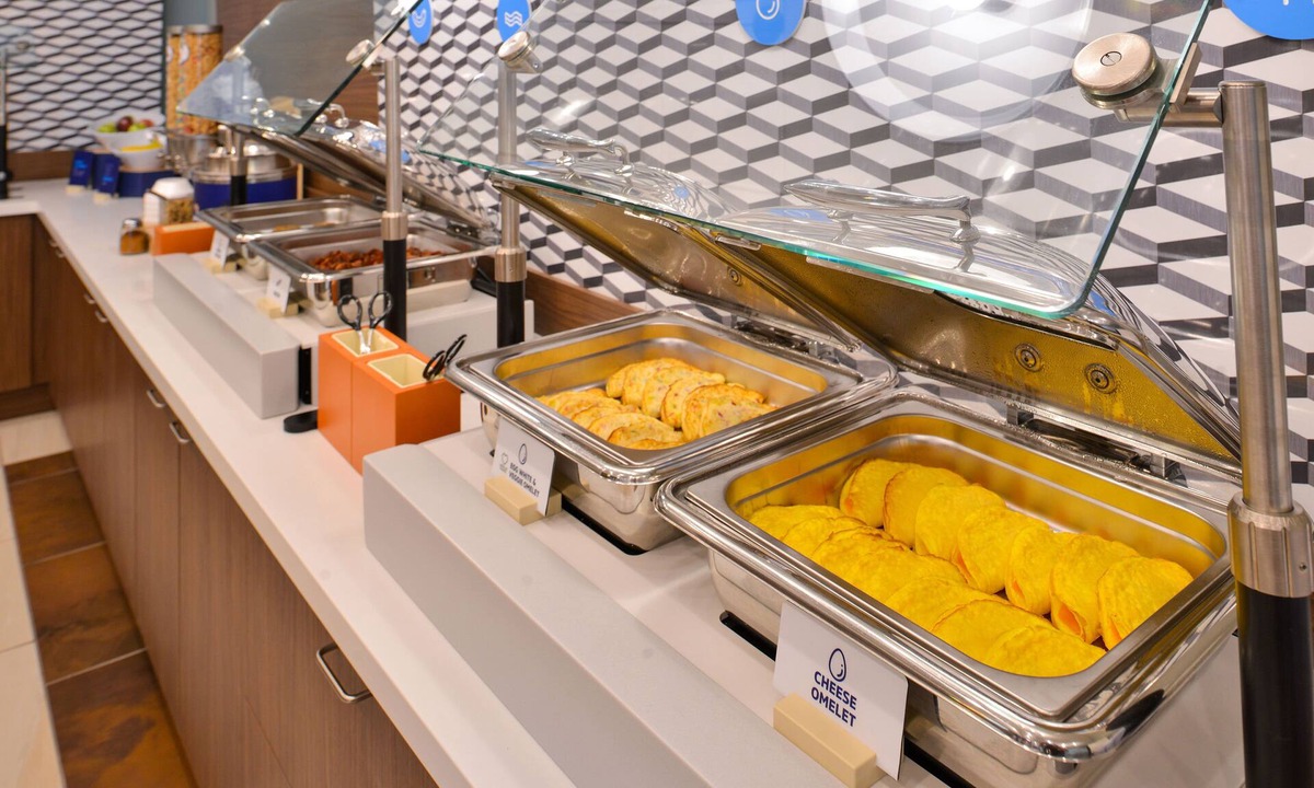 Three Lakes Hotel | Holiday Inn Express & Suites Kendall by IHG
