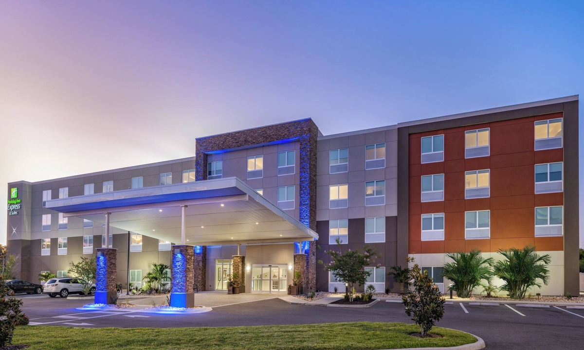 Ruskin Hotel | Holiday Inn Express & Suites Ruskin by IHG