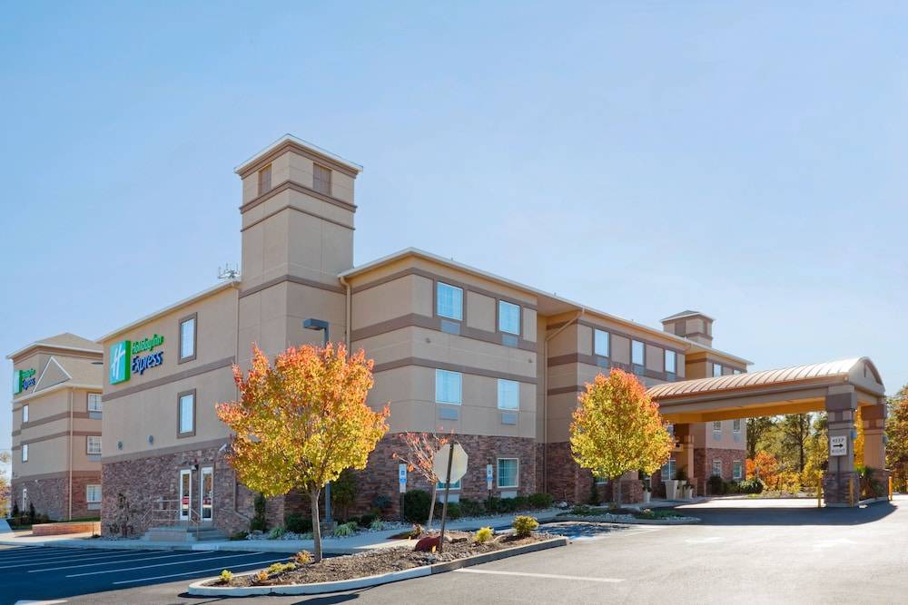 Absecon Hotel | Holiday Inn Express & Suites Absecon-Atlantic City, an IHG Hotel