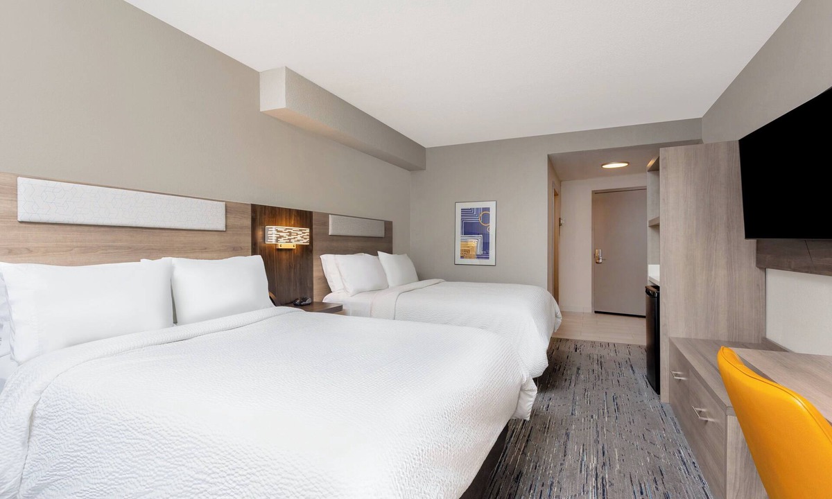 National Gardens Hotel | Holiday Inn Express & Suites Ormond Beach - North Daytona by IHG