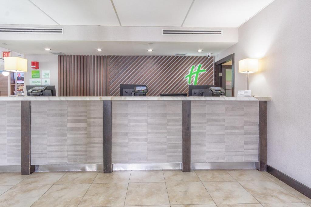 Miami Springs Hotel | Holiday Inn Miami International Airport by IHG