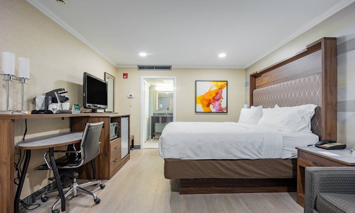 Plainview Hotel | Holiday Inn Plainview-Long Island by IHG