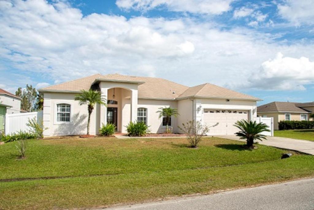 Poinciana House | Holiday Rest