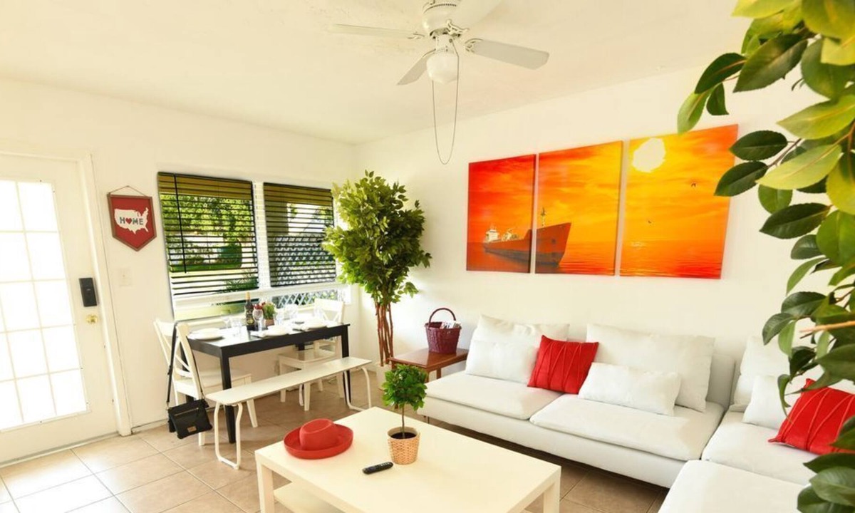 Poinciana Park Apartment | Holidays Sale | 20-40% discounts | Beach 6min | Downtown 4min