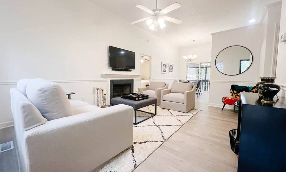 Drayton House | Hollyhock Cottage | 3BR Boiling Springs Retreat Community