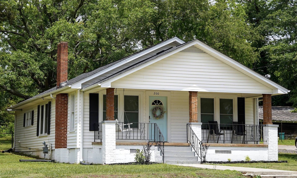 Greer House | HollyWild House Cozy 3-Bedroom Bungalow Downtown Greer