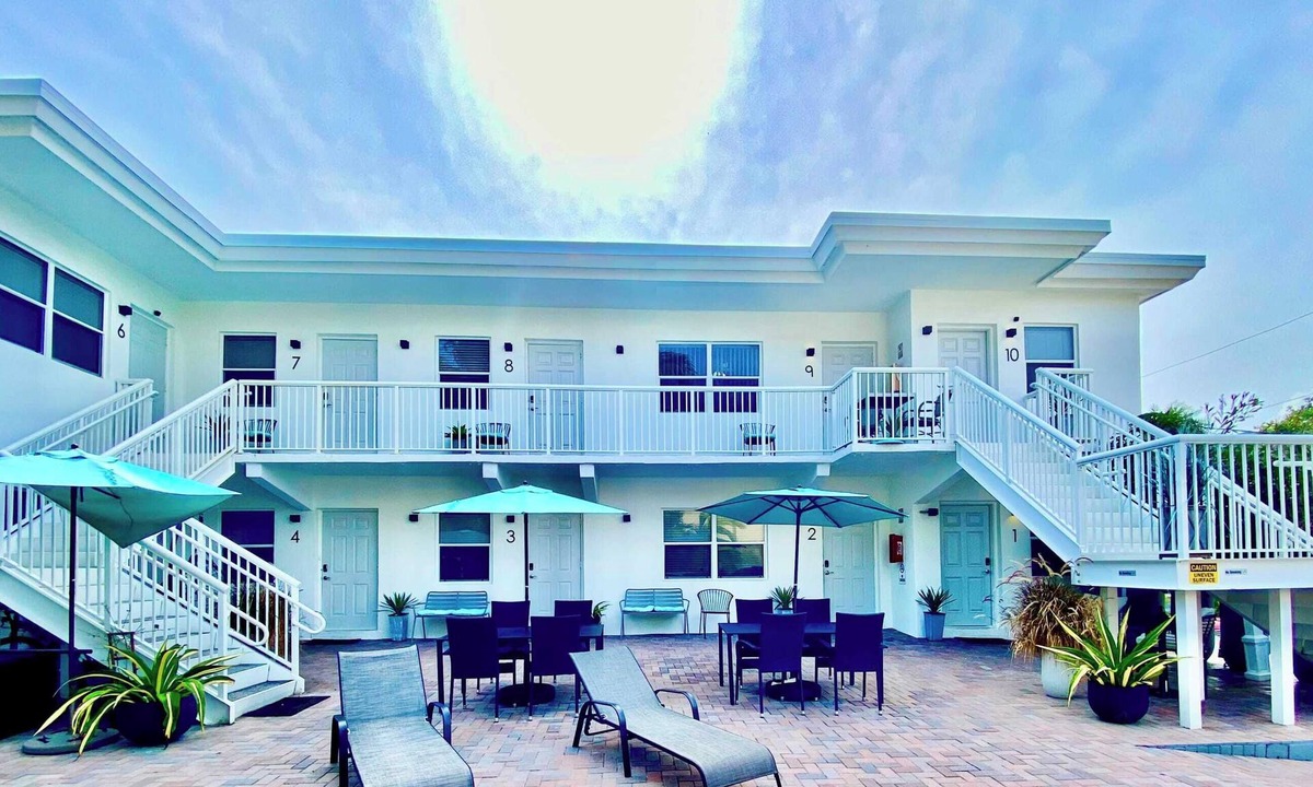 Hollywood South Central Beach Apartment | Hollywood Boardwalk Studio Fully Equipped Kitchen