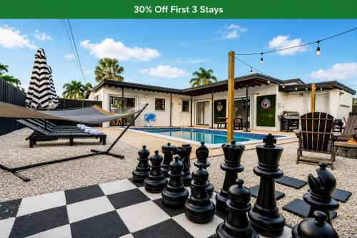 Driftwood House | Hollywood Heated Pool Mini Golf Unique VR Room