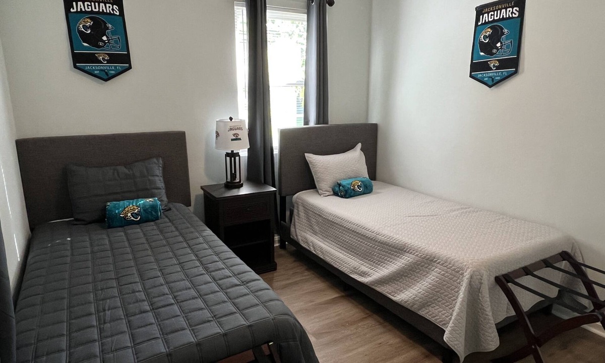 Riverview House | Home Away from Home! 18 min. from Jax Airport and 14 min. from Everbank Stadium