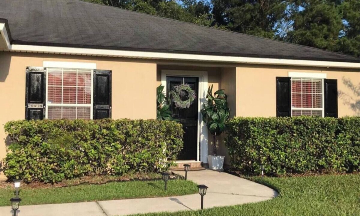 Bulls Bay House | Home Away from Home Suburban Living minutes away Jacksonville Baldwin Rail Trail