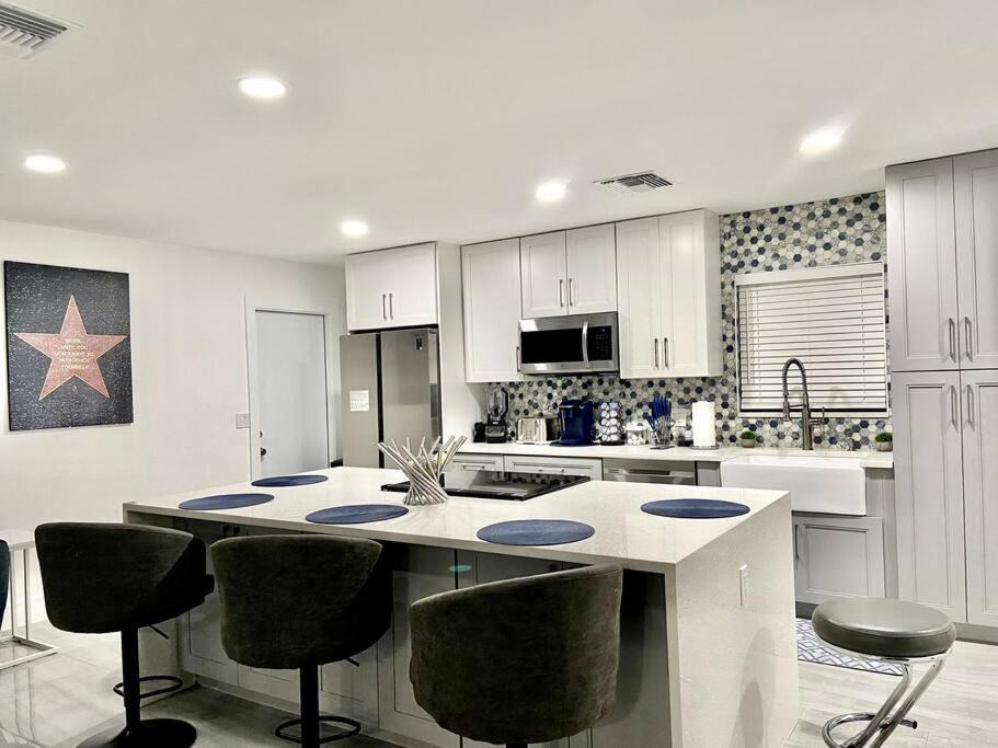 West Palm Beach House | Home in West Palm Beach, FL -Ware